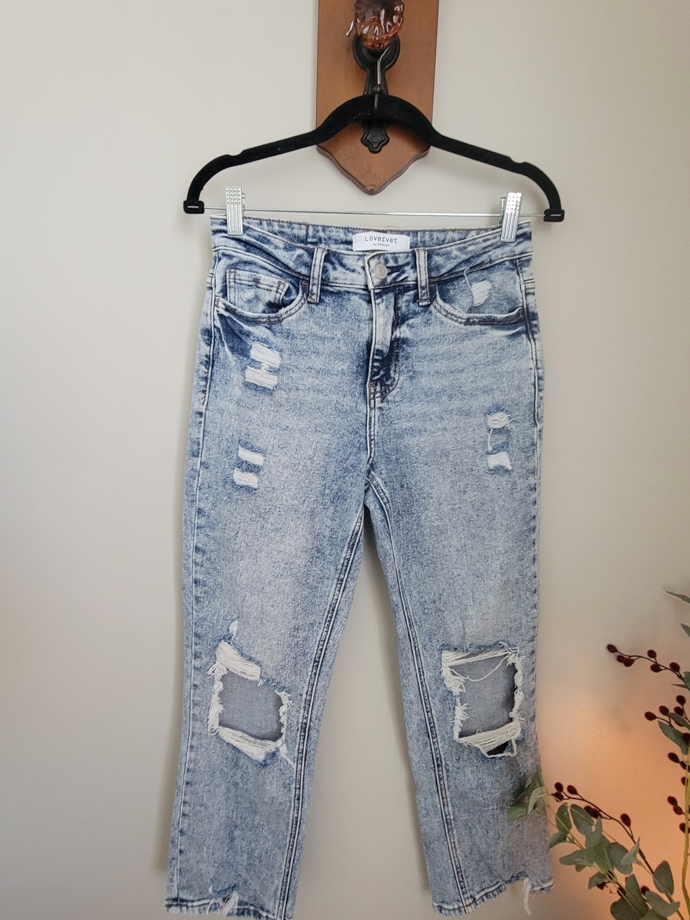 Light Wash Distressed Women’s Jeans by Lovervet